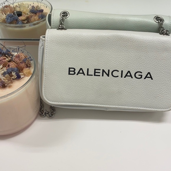 🤍 Balenciaga Crossbody🤍 - Picture 5 of 5